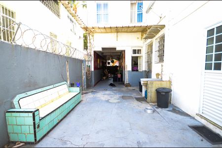 Casa à venda com 247m², 4 quartos e 4 vagas Casa à venda com 247m², 4 quartos e 4 vagasÁrea externa