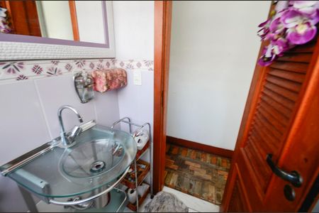 Casa à venda com 247m², 4 quartos e 4 vagas Casa à venda com 247m², 4 quartos e 4 vagasBanheiro 2