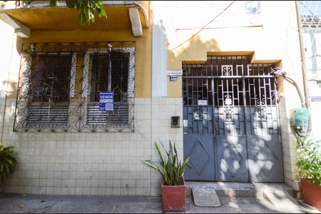 Casa à venda com 247m², 4 quartos e 4 vagas Casa à venda com 247m², 4 quartos e 4 vagasFachada