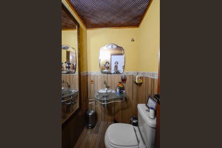 Casa à venda com 247m², 4 quartos e 4 vagas Casa à venda com 247m², 4 quartos e 4 vagasBanheiro 1