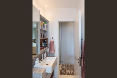 Apartamento à venda com 75m², 2 quartos e 2 vagasBanheiro da Suíte 1