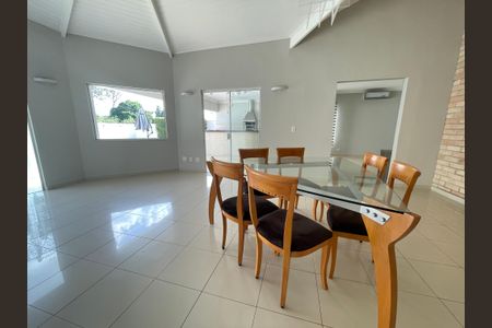 Casa de condomínio à venda com 322m², 4 quartos e 3 vagas Casa de condomínio à venda com 322m², 4 quartos e 3 vagasSala de Jantar