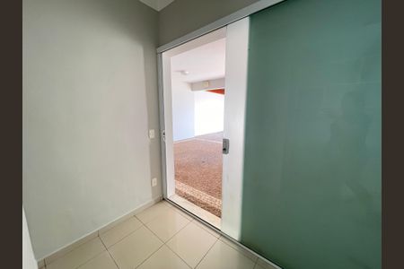 Casa de condomínio à venda com 322m², 4 quartos e 3 vagas Casa de condomínio à venda com 322m², 4 quartos e 3 vagasEscritório