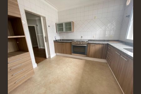 Casa de condomínio à venda com 322m², 4 quartos e 3 vagas Casa de condomínio à venda com 322m², 4 quartos e 3 vagasCozinha