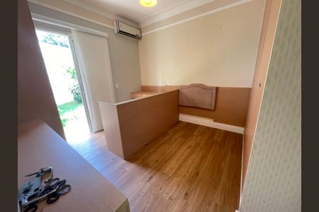 Casa de condomínio à venda com 322m², 4 quartos e 3 vagas Casa de condomínio à venda com 322m², 4 quartos e 3 vagasSuíte 2