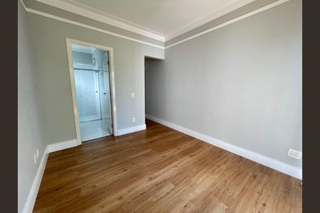 Casa de condomínio à venda com 322m², 4 quartos e 3 vagas Casa de condomínio à venda com 322m², 4 quartos e 3 vagasSuíte 1