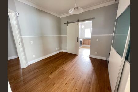 Casa de condomínio à venda com 322m², 4 quartos e 3 vagas Casa de condomínio à venda com 322m², 4 quartos e 3 vagasEscritório