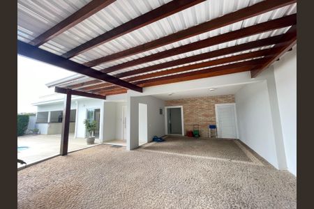 Casa de condomínio à venda com 322m², 4 quartos e 3 vagas Casa de condomínio à venda com 322m², 4 quartos e 3 vagasGaragem