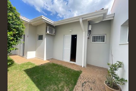 Casa de condomínio à venda com 322m², 4 quartos e 3 vagas Casa de condomínio à venda com 322m², 4 quartos e 3 vagasÁrea externa