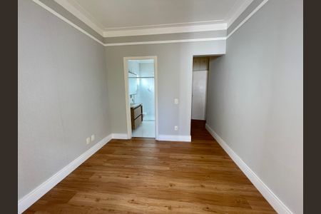 Casa de condomínio à venda com 322m², 4 quartos e 3 vagas Casa de condomínio à venda com 322m², 4 quartos e 3 vagasSuíte 1