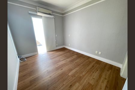 Casa de condomínio à venda com 322m², 4 quartos e 3 vagas Casa de condomínio à venda com 322m², 4 quartos e 3 vagasSuíte 1