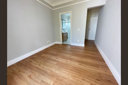 Casa de condomínio à venda com 322m², 4 quartos e 3 vagas Casa de condomínio à venda com 322m², 4 quartos e 3 vagasSuíte 1