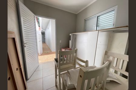 Casa de condomínio à venda com 322m², 4 quartos e 3 vagas Casa de condomínio à venda com 322m², 4 quartos e 3 vagasQuarto de Serviço
