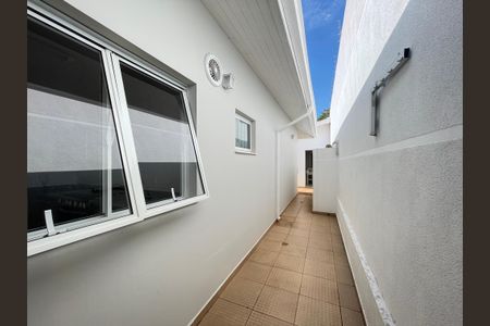 Casa de condomínio à venda com 322m², 4 quartos e 3 vagas Casa de condomínio à venda com 322m², 4 quartos e 3 vagasÁrea de Serviço