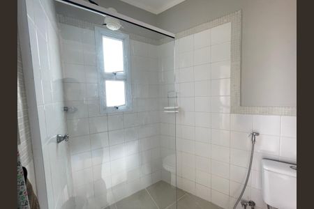 Casa de condomínio à venda com 322m², 4 quartos e 3 vagas Casa de condomínio à venda com 322m², 4 quartos e 3 vagasBanheiro de serviço