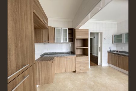 Casa de condomínio à venda com 322m², 4 quartos e 3 vagas Casa de condomínio à venda com 322m², 4 quartos e 3 vagasCozinha