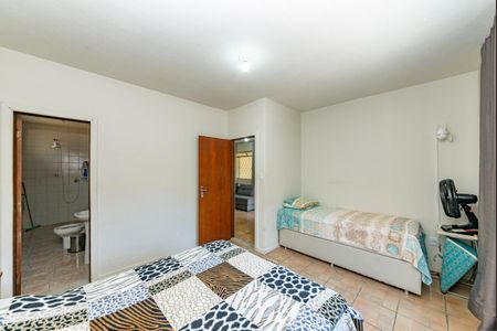 Casa à venda com 360m², 6 quartos e 2 vagas Casa à venda com 360m², 6 quartos e 2 vagasSuíte