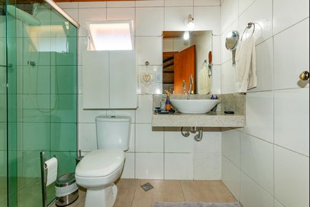 Casa à venda com 360m², 6 quartos e 2 vagas Casa à venda com 360m², 6 quartos e 2 vagas Casa 2 Banheiro Social 2