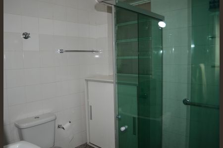 Apartamento à venda com 77m², 3 quartos e 1 vagaDetalhe do banheiro