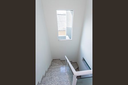 Casa à venda com 181m², 3 quartos e 4 vagas Casa à venda com 181m², 3 quartos e 4 vagasEscada