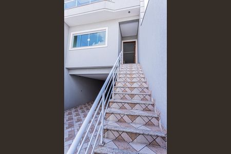 Casa à venda com 181m², 3 quartos e 4 vagas Casa à venda com 181m², 3 quartos e 4 vagasEscada