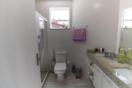 Casa à venda com 296m², 5 quartos e 4 vagasBanheiro da Suíte 2