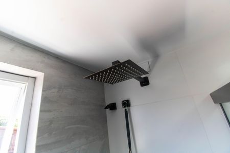 Casa à venda com 296m², 5 quartos e 4 vagasChuveiro