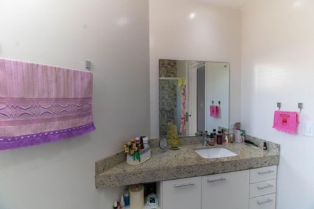 Casa à venda com 296m², 5 quartos e 4 vagasBanheiro da Suíte 2