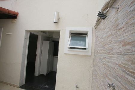 Casa à venda com 116m², 4 quartos e 2 vagas Casa à venda com 116m², 4 quartos e 2 vagasÁrea dos Fundos