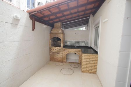 Casa à venda com 116m², 4 quartos e 2 vagas Casa à venda com 116m², 4 quartos e 2 vagasChurrasqueira
