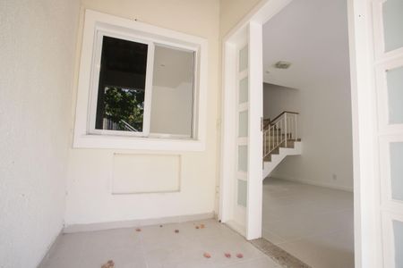 Casa à venda com 116m², 4 quartos e 2 vagas Casa à venda com 116m², 4 quartos e 2 vagasVaranda da Sala