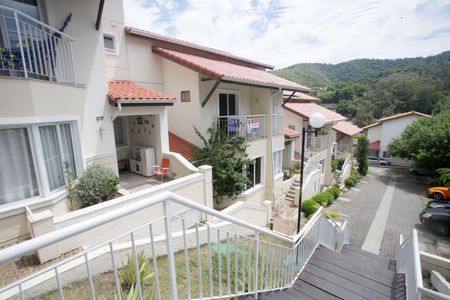 Casa à venda com 116m², 4 quartos e 2 vagas Casa à venda com 116m², 4 quartos e 2 vagasFachada do bloco