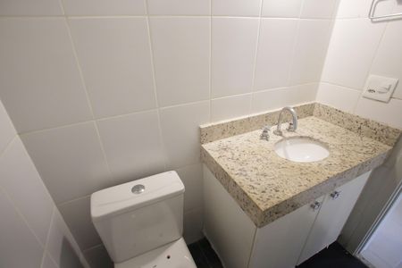 Casa à venda com 116m², 4 quartos e 2 vagas Casa à venda com 116m², 4 quartos e 2 vagasBanheiro Social