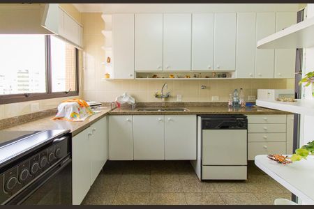 Apartamento à venda com 180m², 4 quartos e 3 vagas Apartamento à venda com 180m², 4 quartos e 3 vagasCozinha