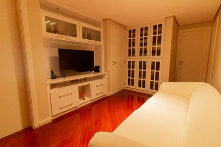 Apartamento à venda com 180m², 4 quartos e 3 vagas Apartamento à venda com 180m², 4 quartos e 3 vagasSala de TV