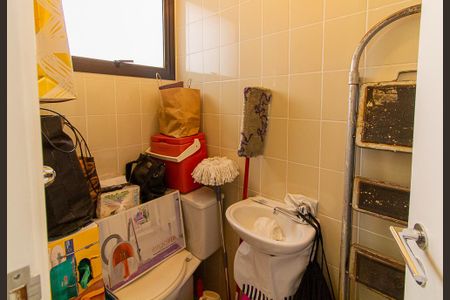 Apartamento à venda com 180m², 4 quartos e 3 vagas Apartamento à venda com 180m², 4 quartos e 3 vagasBanheiro de Serviço