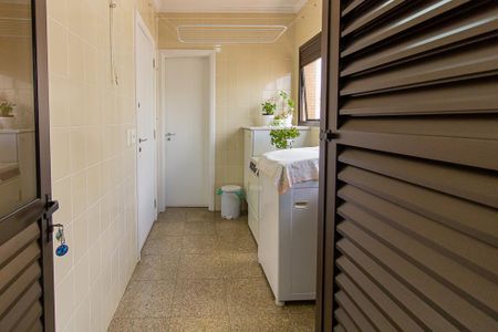 Apartamento à venda com 180m², 4 quartos e 3 vagas Apartamento à venda com 180m², 4 quartos e 3 vagasÁrea de Serviço