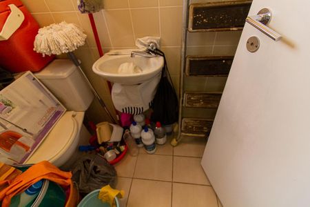 Apartamento à venda com 180m², 4 quartos e 3 vagas Apartamento à venda com 180m², 4 quartos e 3 vagasBanheiro de Serviço