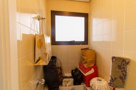 Apartamento à venda com 180m², 4 quartos e 3 vagas Apartamento à venda com 180m², 4 quartos e 3 vagasBanheiro de Serviço