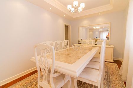 Apartamento à venda com 180m², 4 quartos e 3 vagas Apartamento à venda com 180m², 4 quartos e 3 vagasSala de Jantar