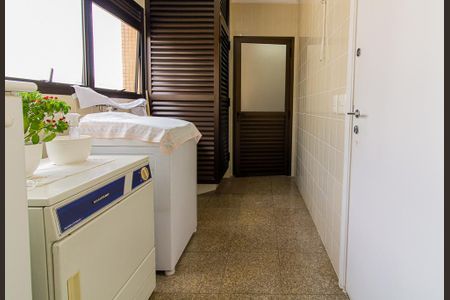 Apartamento à venda com 180m², 4 quartos e 3 vagas Apartamento à venda com 180m², 4 quartos e 3 vagasÁrea de Serviço