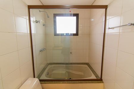 Apartamento à venda com 180m², 4 quartos e 3 vagas Apartamento à venda com 180m², 4 quartos e 3 vagasBanheiro da Suíte 2