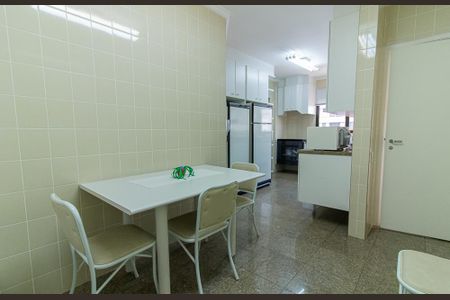 Apartamento à venda com 180m², 4 quartos e 3 vagas Apartamento à venda com 180m², 4 quartos e 3 vagasCozinha
