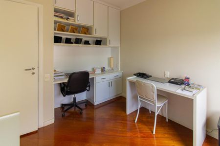 Apartamento à venda com 180m², 4 quartos e 3 vagas Apartamento à venda com 180m², 4 quartos e 3 vagasEscritório