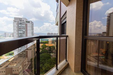 Apartamento à venda com 180m², 4 quartos e 3 vagas Apartamento à venda com 180m², 4 quartos e 3 vagasVaranda