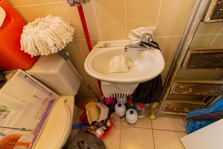 Apartamento à venda com 180m², 4 quartos e 3 vagas Apartamento à venda com 180m², 4 quartos e 3 vagasBanheiro de Serviço