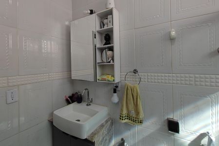 Casa à venda com 96m², 4 quartos e 3 vagas Casa à venda com 96m², 4 quartos e 3 vagasBanheiro