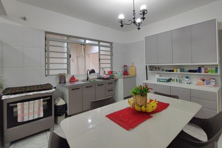 Casa à venda com 96m², 4 quartos e 3 vagas Casa à venda com 96m², 4 quartos e 3 vagasCozinha