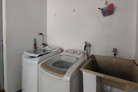 Casa à venda com 96m², 4 quartos e 3 vagas Casa à venda com 96m², 4 quartos e 3 vagasÁrea de Serviço