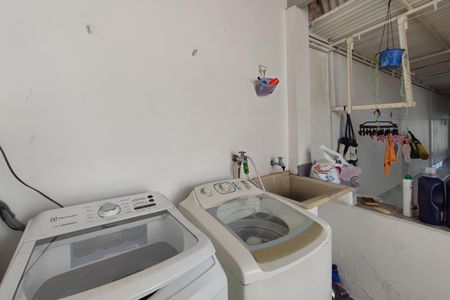 Casa à venda com 96m², 4 quartos e 3 vagas Casa à venda com 96m², 4 quartos e 3 vagasÁrea de Serviço